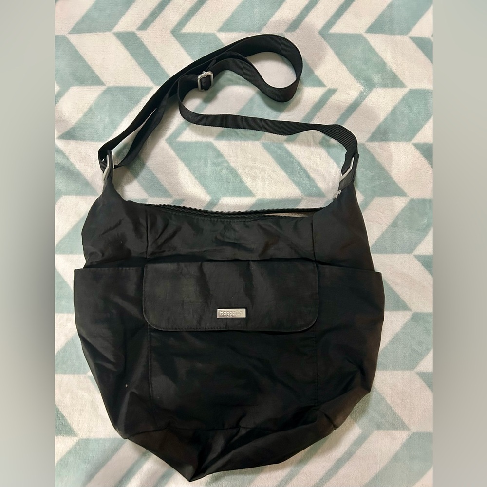 Baggallini Black Shoulder Bag with Sleek Design